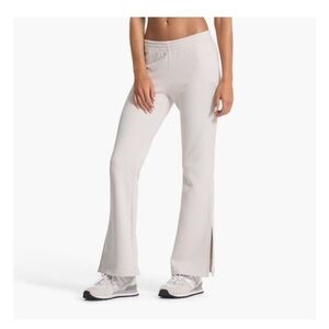 Vuori Sedona Wideleg Sweatpant In Salt Size Medium